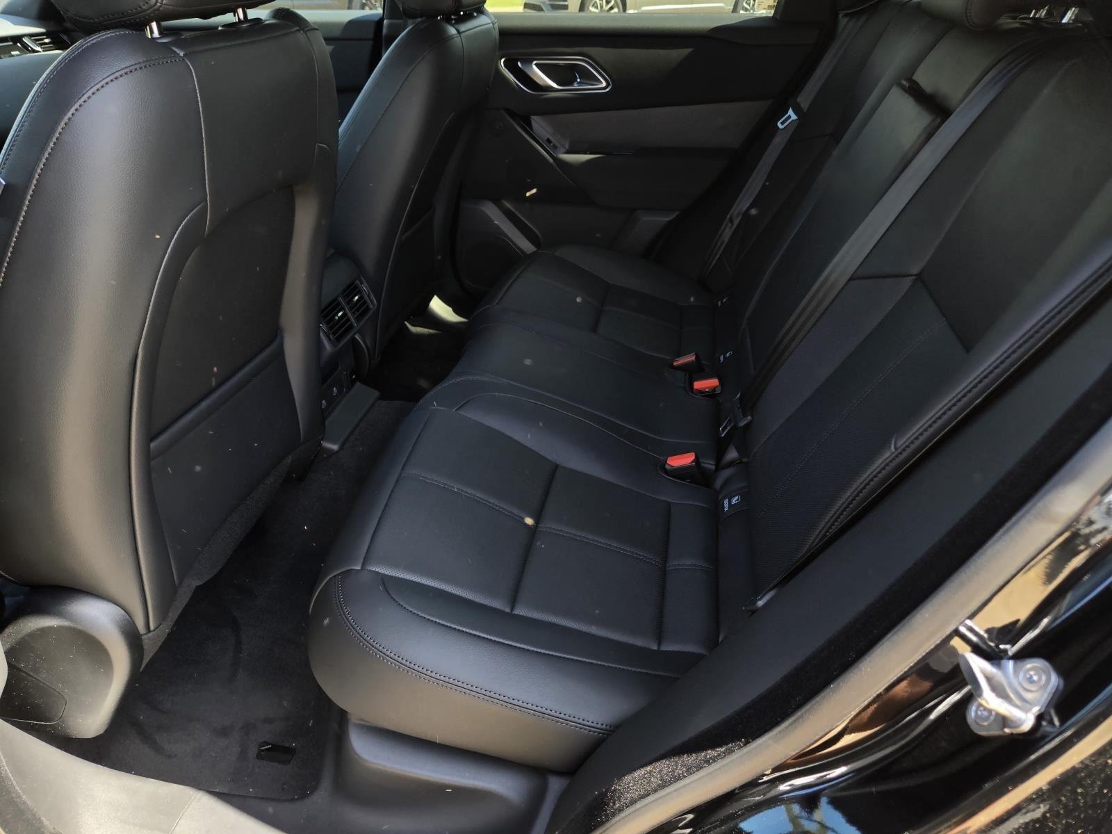 New 2025 Santorini Black Land Rover Dynamic SE image 32