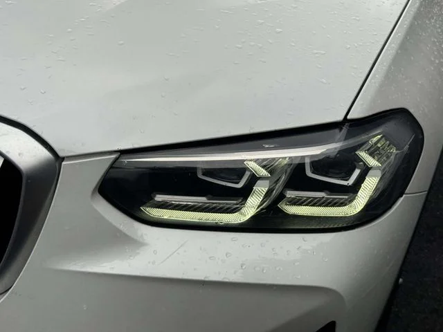 Used 2022 White BMW sDrive30i image 6