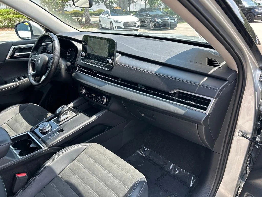 Used 2024 Silver Mitsubishi SE image 43