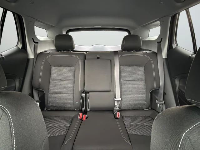 Used 2023 White GMC SLE image 34