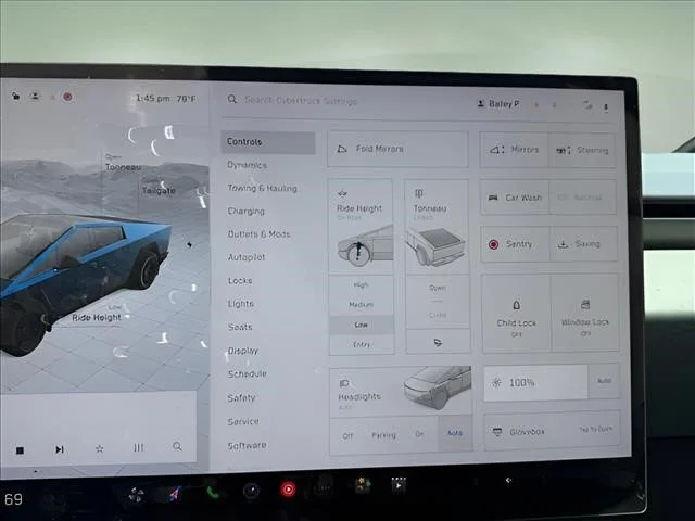 Used 2024  Tesla Base image 23