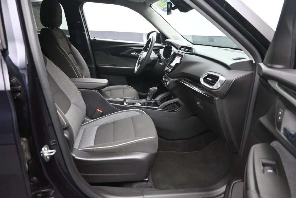 Used 2021 Blue Chevrolet LT image 9