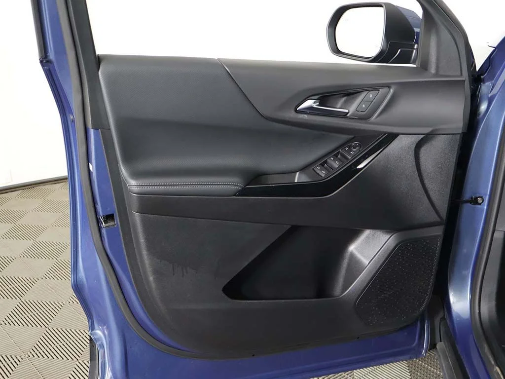 Used 2025 Lakeshore Blue Chevrolet LT image 23