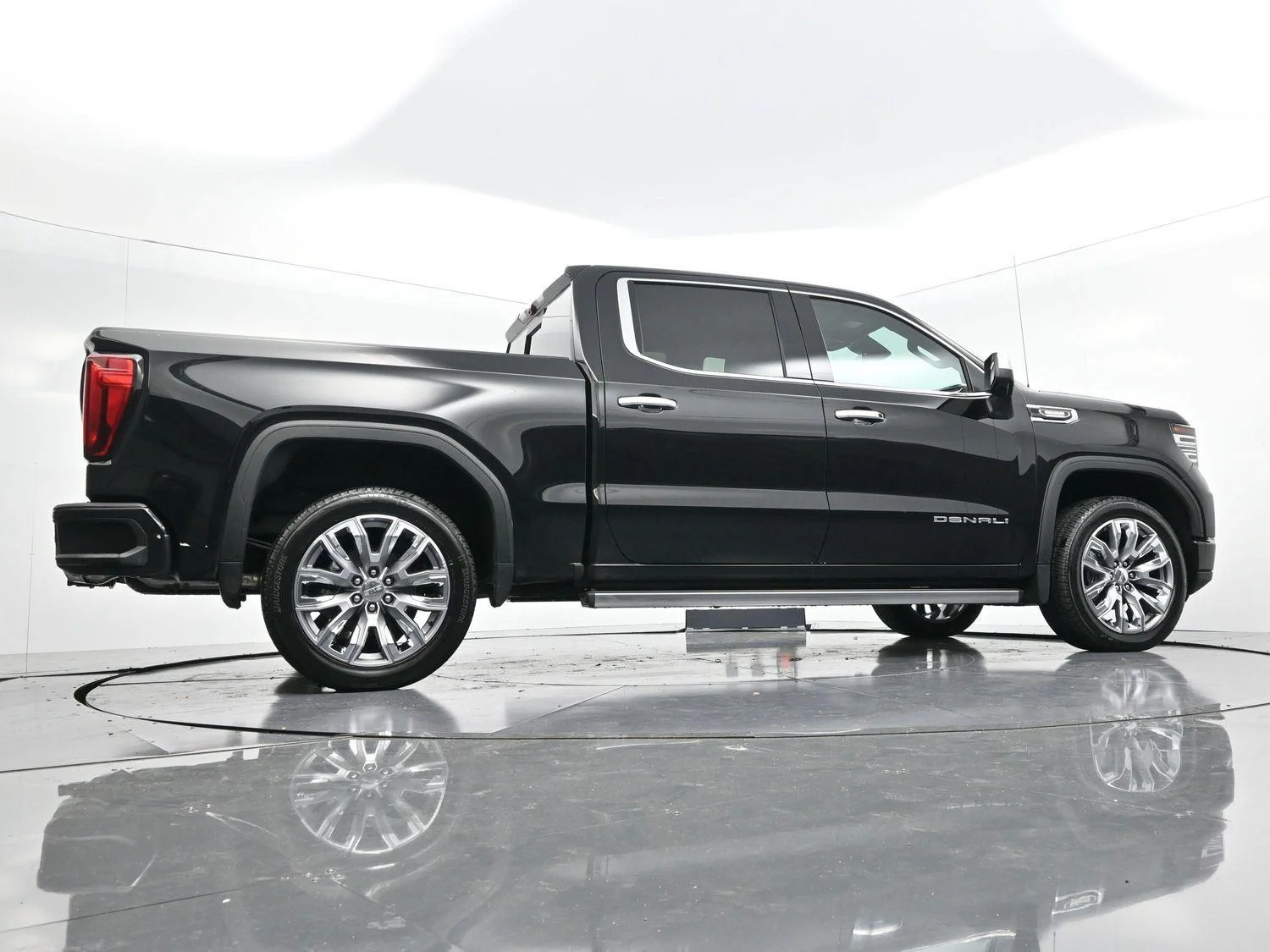 Used 2025 Onyx Black GMC Denali image 48