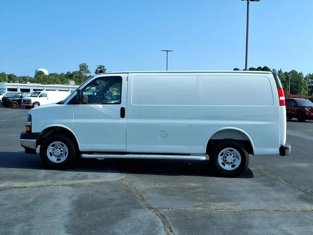 Used 2025 Summit White Chevrolet WT image 12