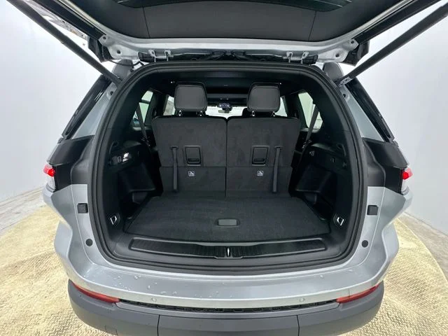 New 2026 Silver Zynith Exterior Paint Jeep Altitude image 22
