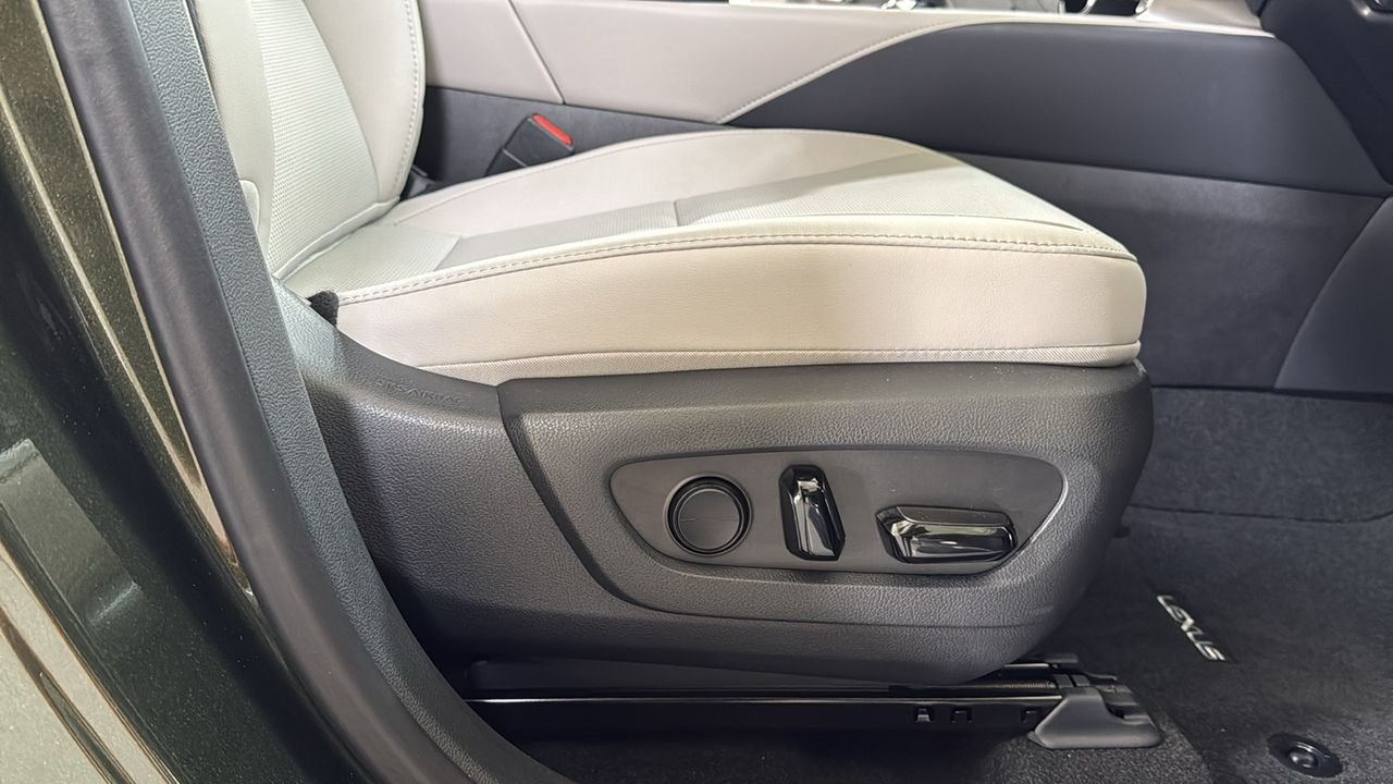 Used 2025 Green Lexus 350h Premium image 20