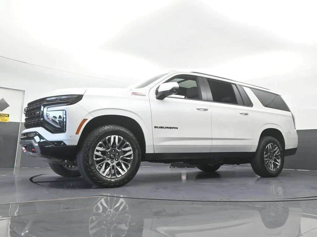 Used 2025 Iridescent Pearl Tricoat Chevrolet Z71 image 66
