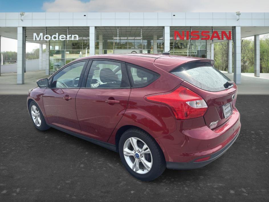 Used 2013 Ruby Red Metallic Tinted Clearcoat Ford SE image 3