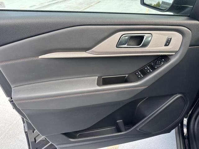 Used 2025 Agate Black Ford Active image 18