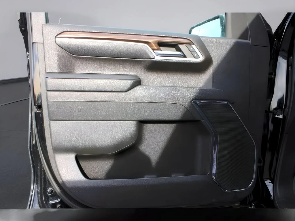 2023 Chevrolet Silverado 1500 LT - Photo 12