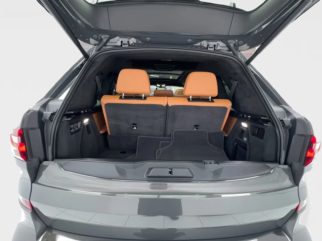 Used 2022 Gray BMW M50i image 18