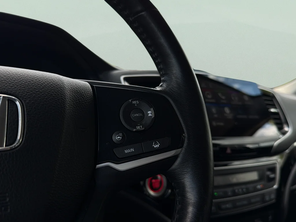 Used 2019 Red Honda Touring image 16