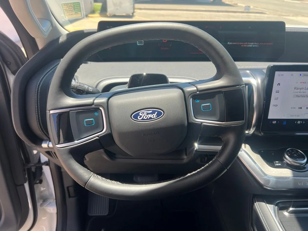 New 2027 Star White Metallic Tri-Coat Ford MAX Platinum image 13