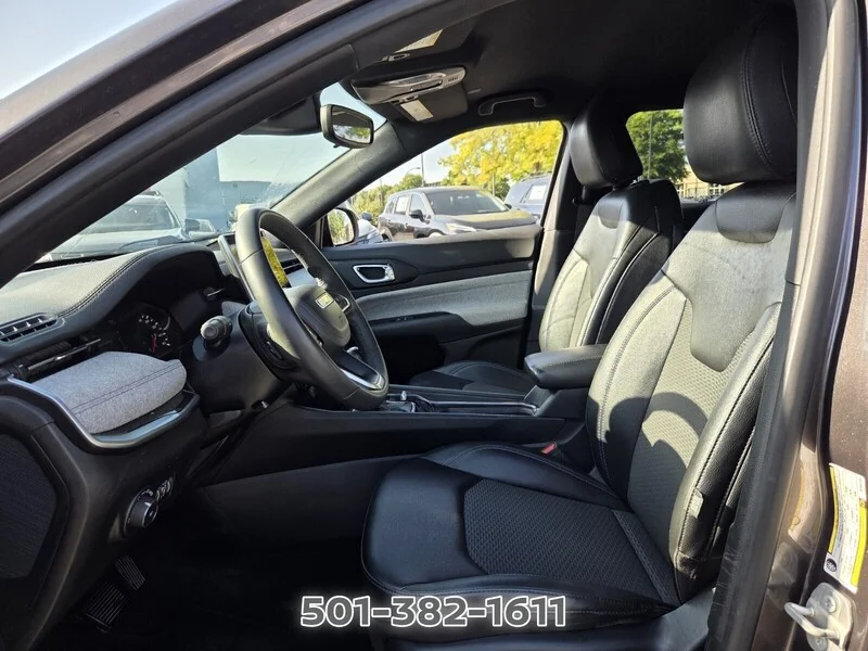 Used 2024 Baltic Gray Metallic Clearcoat JEEP LATITUDE 4X4 image 9
