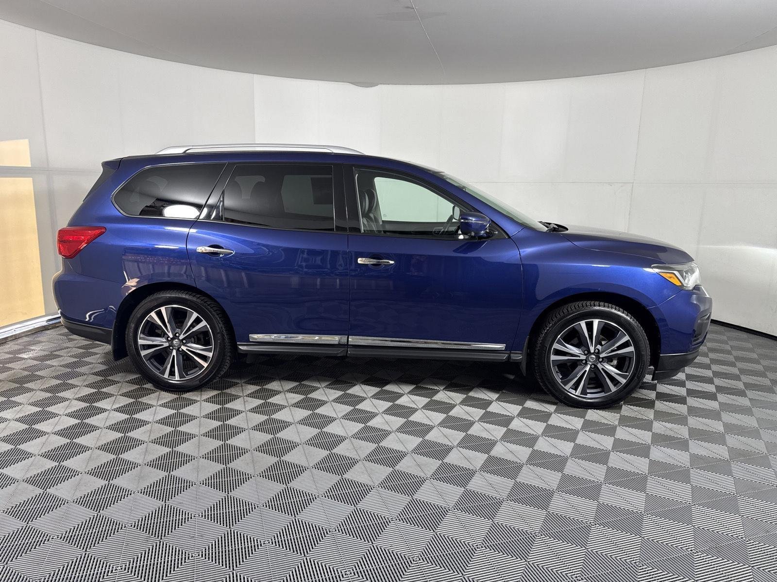 Used 2019 Caspian Blue Metallic Nissan Platinum image 10