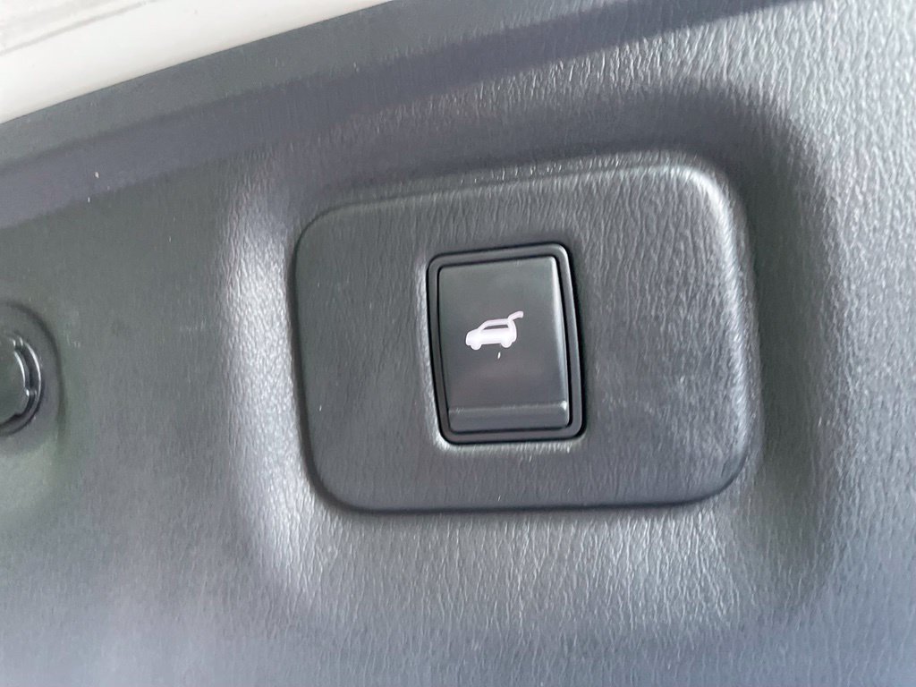 Used 2020 Majestic White INFINITI LUXE image 23