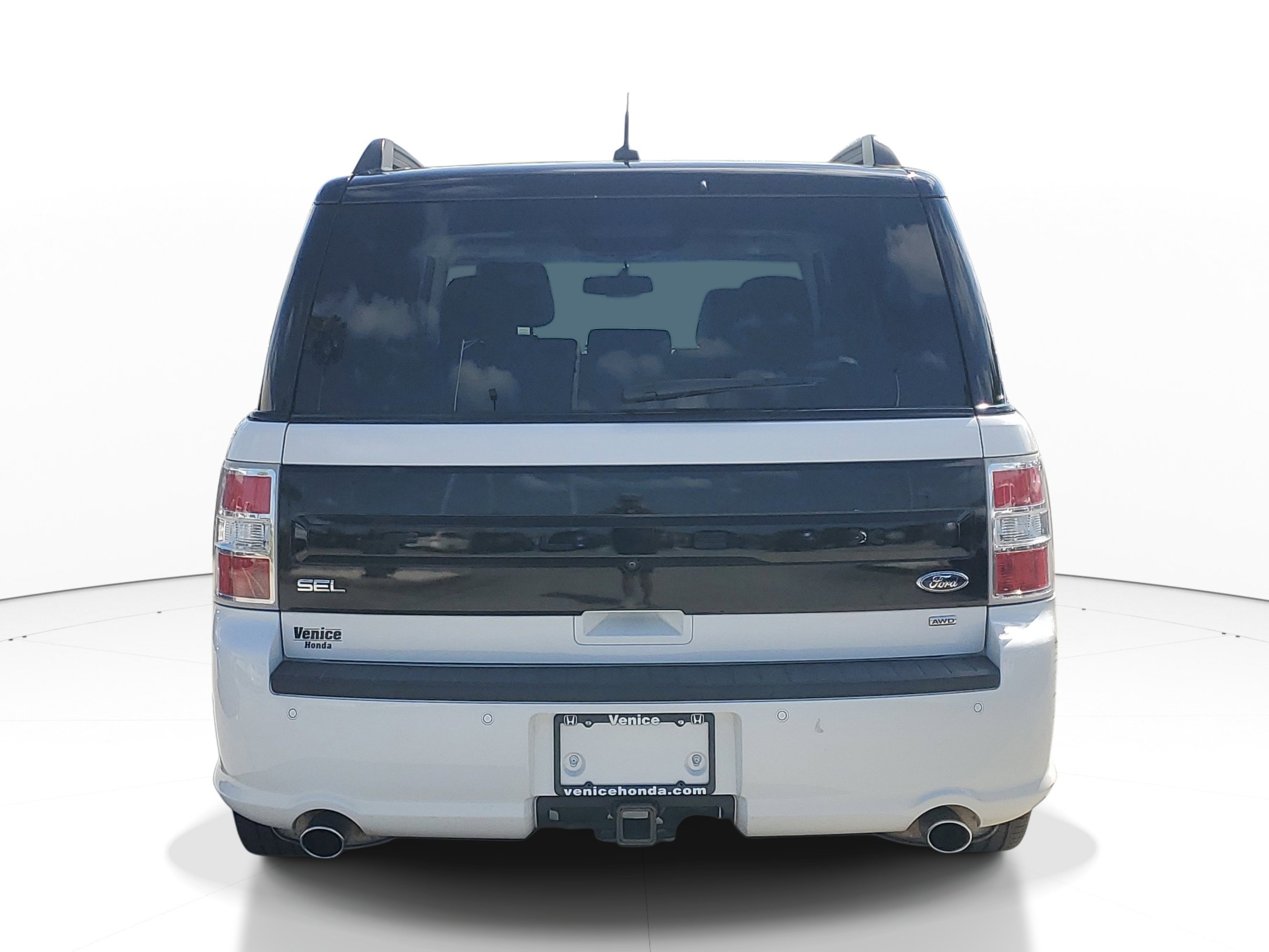Used 2019 Oxford White Ford SEL image 4