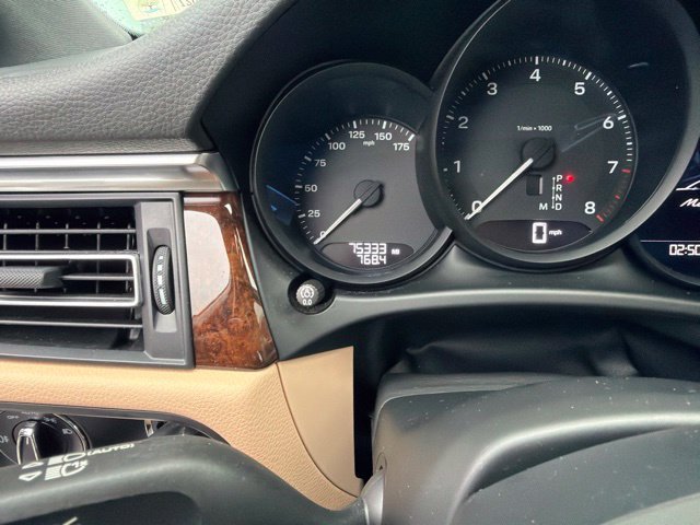 Used 2022 White Porsche Base image 5