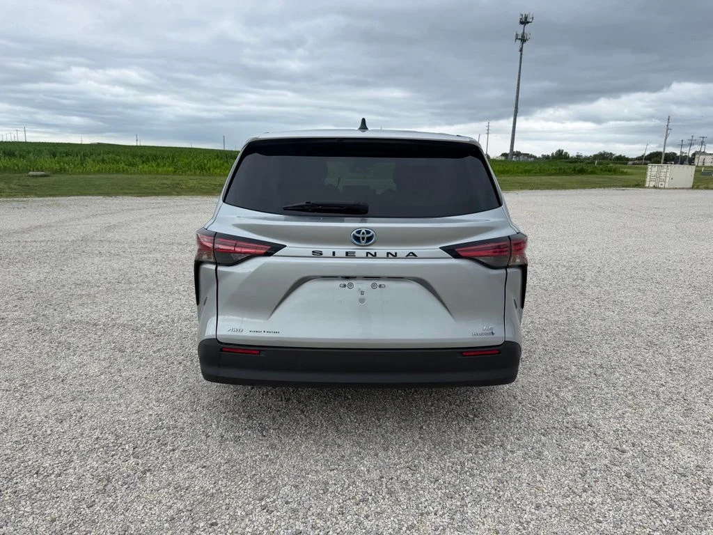 Used 2022 Silver Toyota LE image 4
