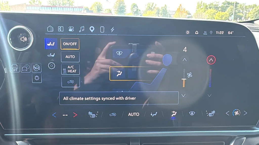 2024 Chevrolet Equinox EV LT - Photo 25
