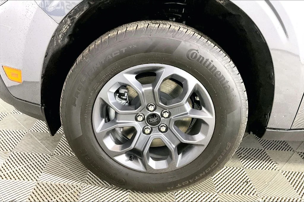 New 2026 Carbonized Gray Metallic Ford XLT image 11