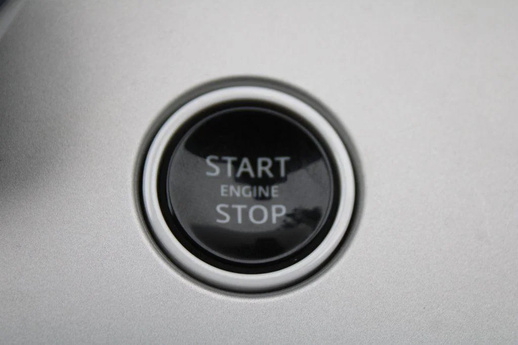 New 2024 Ostuni Pearl White Land Rover SV image 40