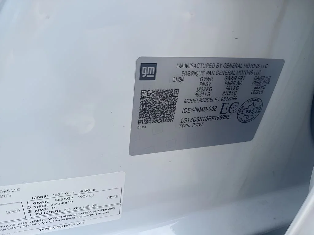 Used 2024 White Chevrolet LT image 31