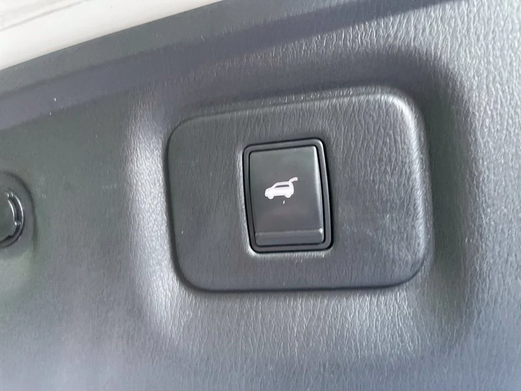 Used 2020 Majestic White INFINITI LUXE image 23