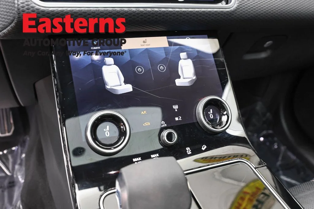Used 2022 White Land Rover P250 R-Dynamic S image 18