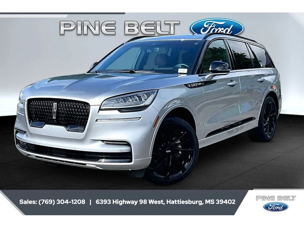 Used 2023 Silver Radiance Metallic Clearcoat Lincoln Reserve image 10