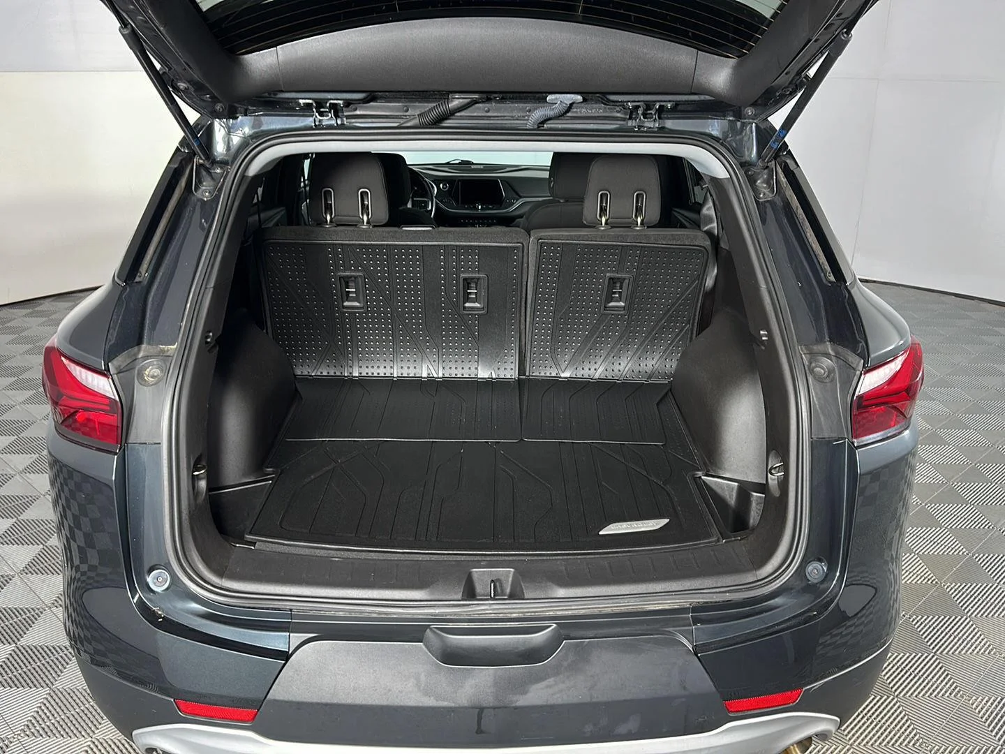 Used 2020 Graphite Metallic Chevrolet LT image 8