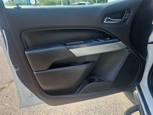 Used 2019 SUMMIT WHITE Chevrolet 4WD LT image 11