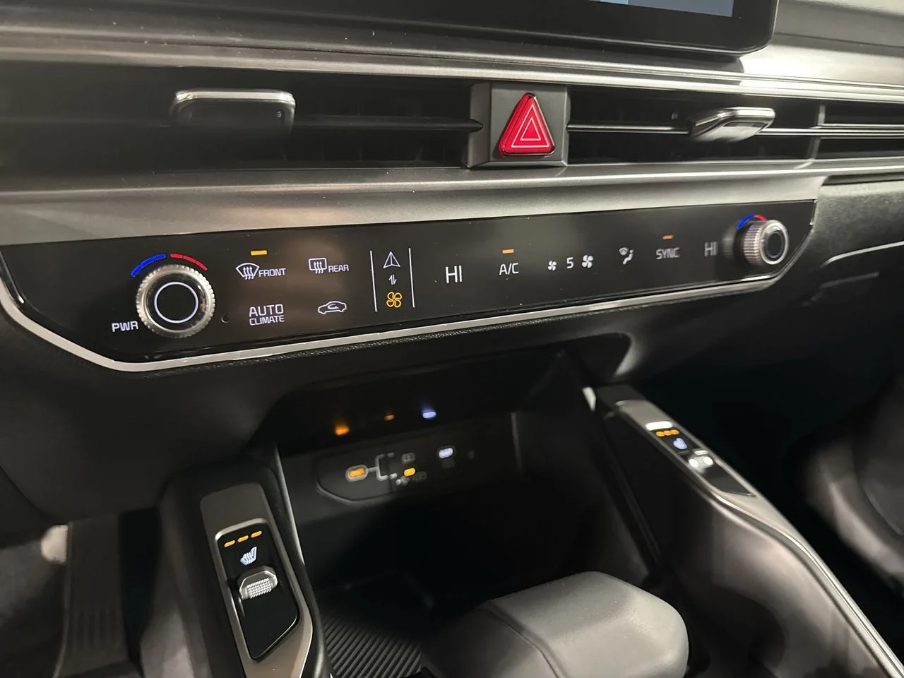 New 2026 White Pearl Kia S image 23