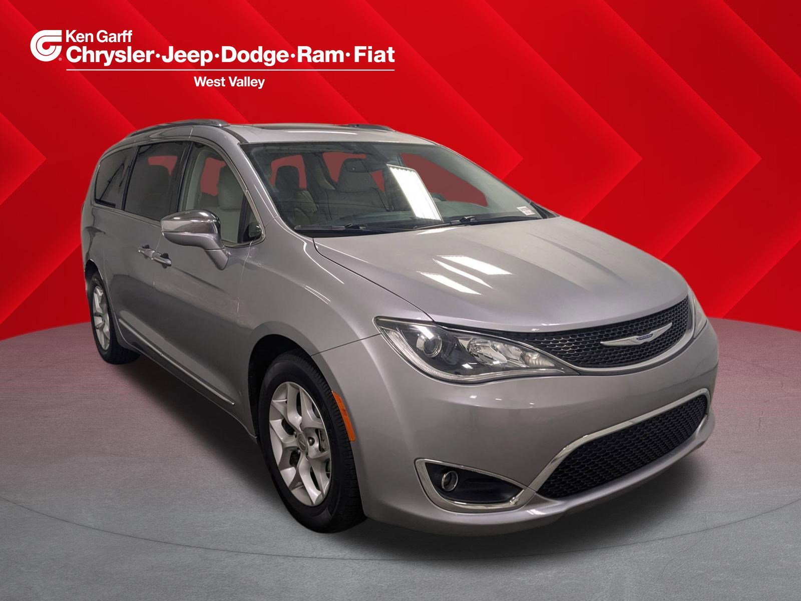 2020 Chrysler Pacifica Limited's photo
