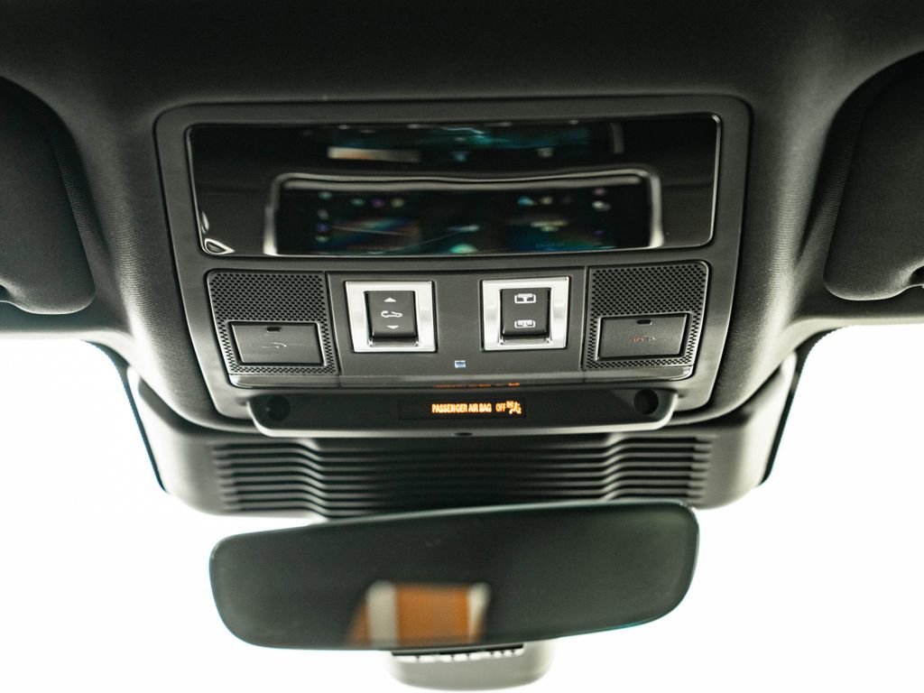 Used 2023 Gray Land Rover SE image 41