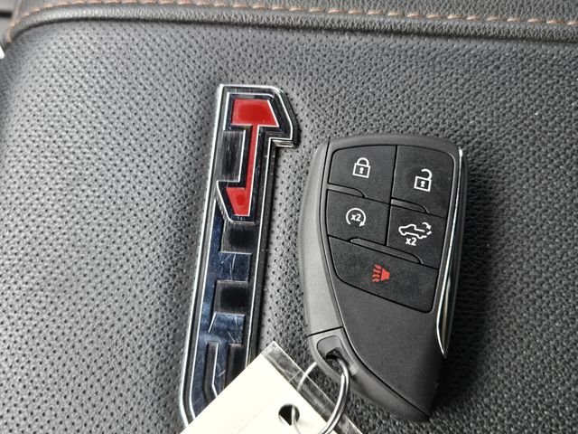 Used 2024 White GMC AT4 image 21