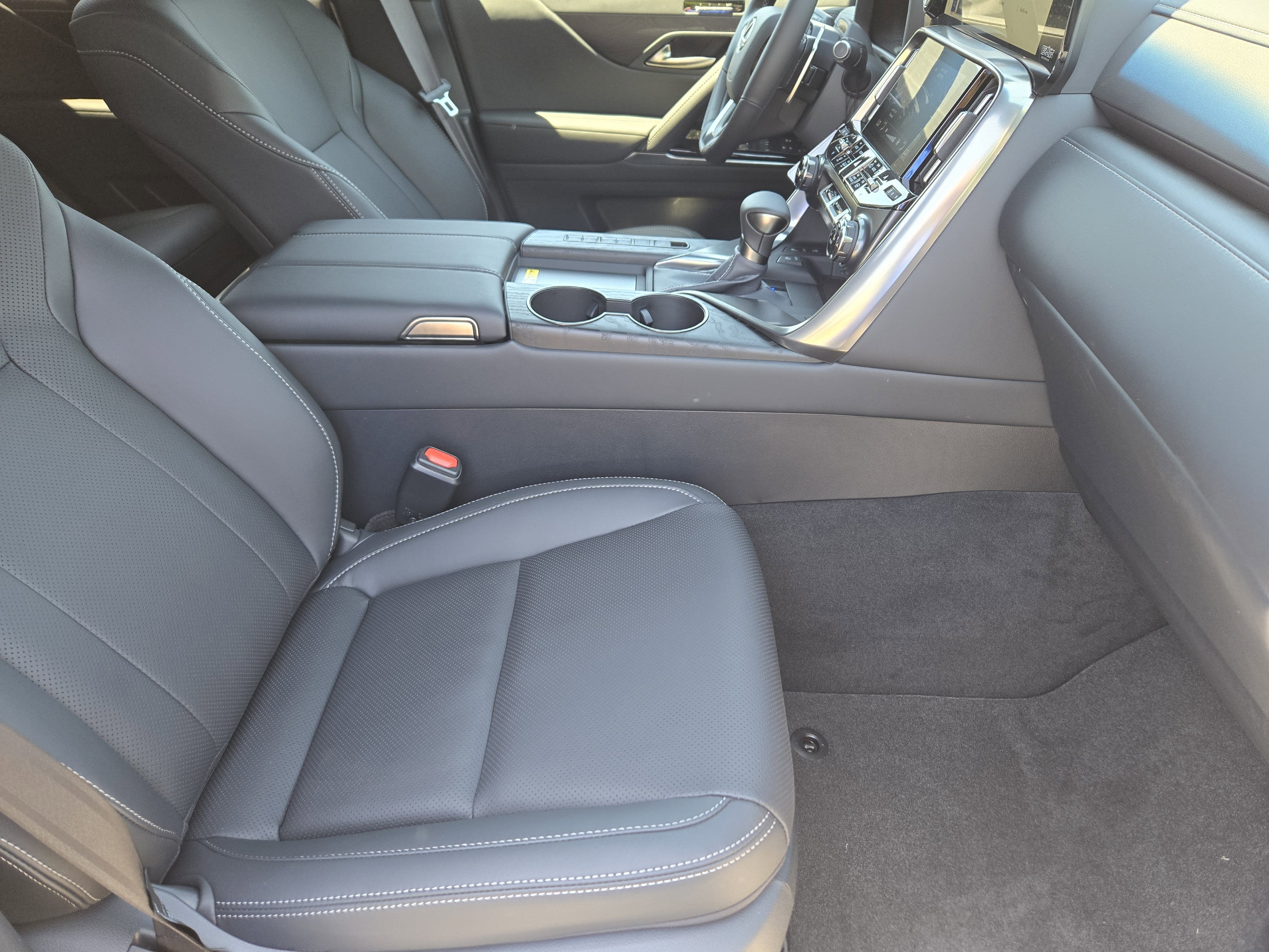 New 2026 Eminent White Pearl Lexus LUXURY image 10
