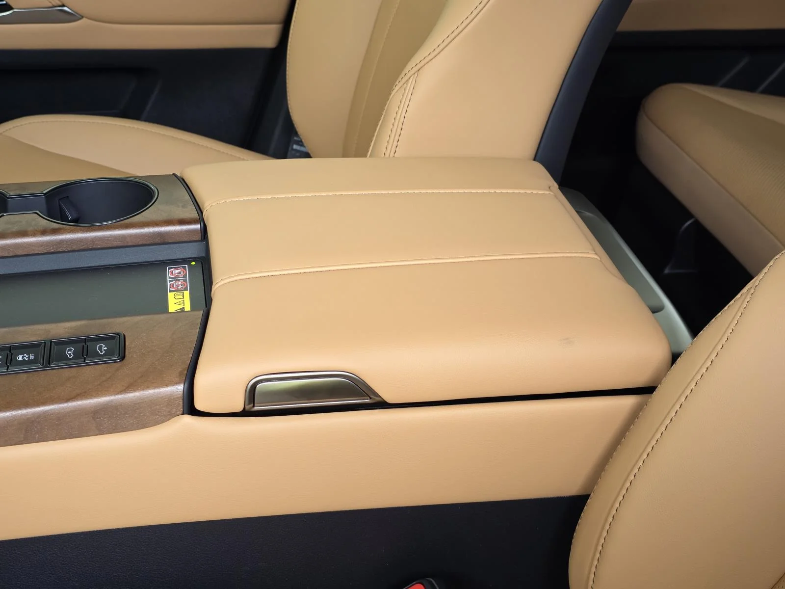 2026 Lexus LX 700h Luxury - Photo 8