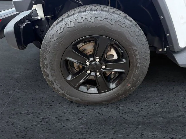 Used 2022 Bright White Clearcoat Jeep Unlimited Sahara Altitude image 10