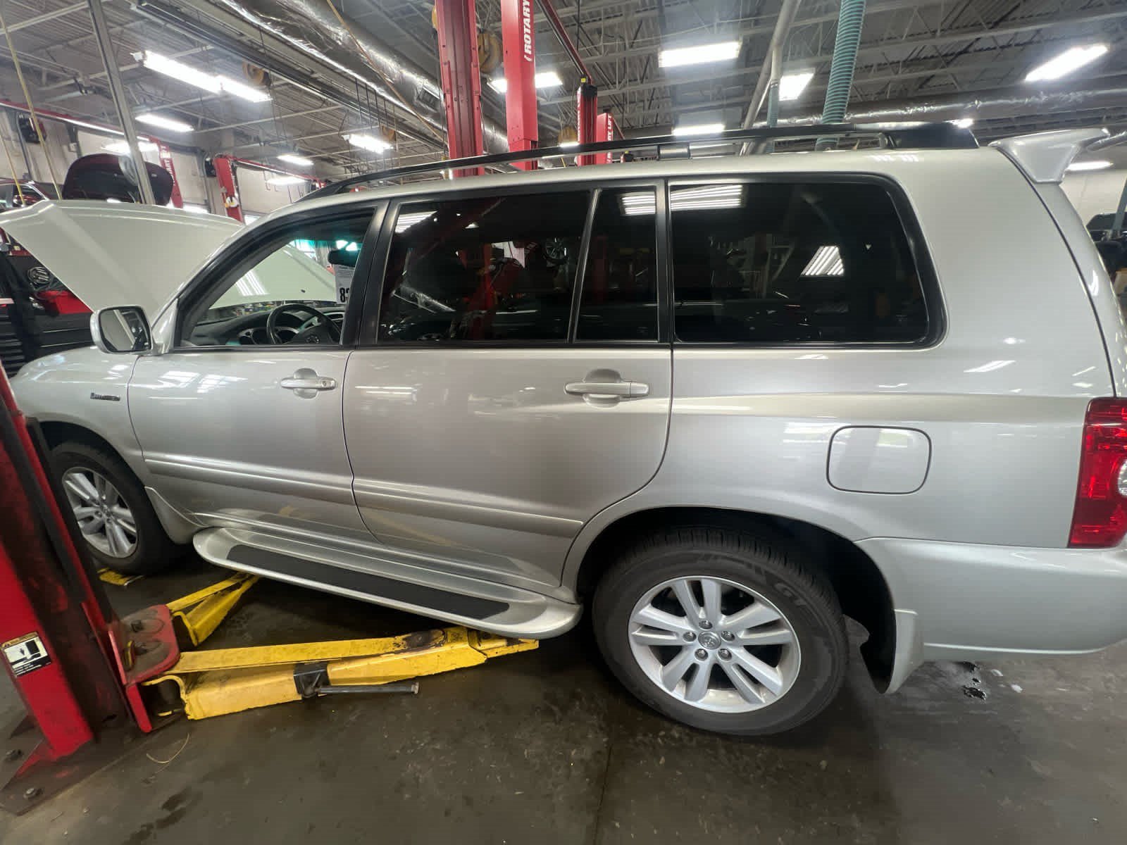 Used 2006 Millenium Silver Metallic Toyota LTD image 3