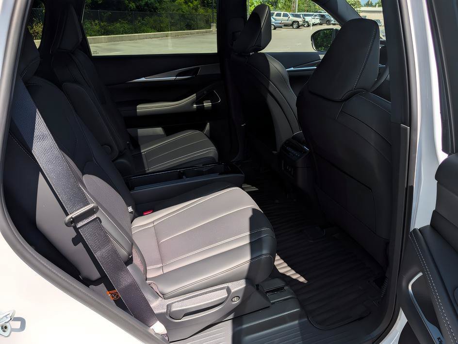 New 2027 Radiant White/Black Obsidian INFINITI SPORT image 22