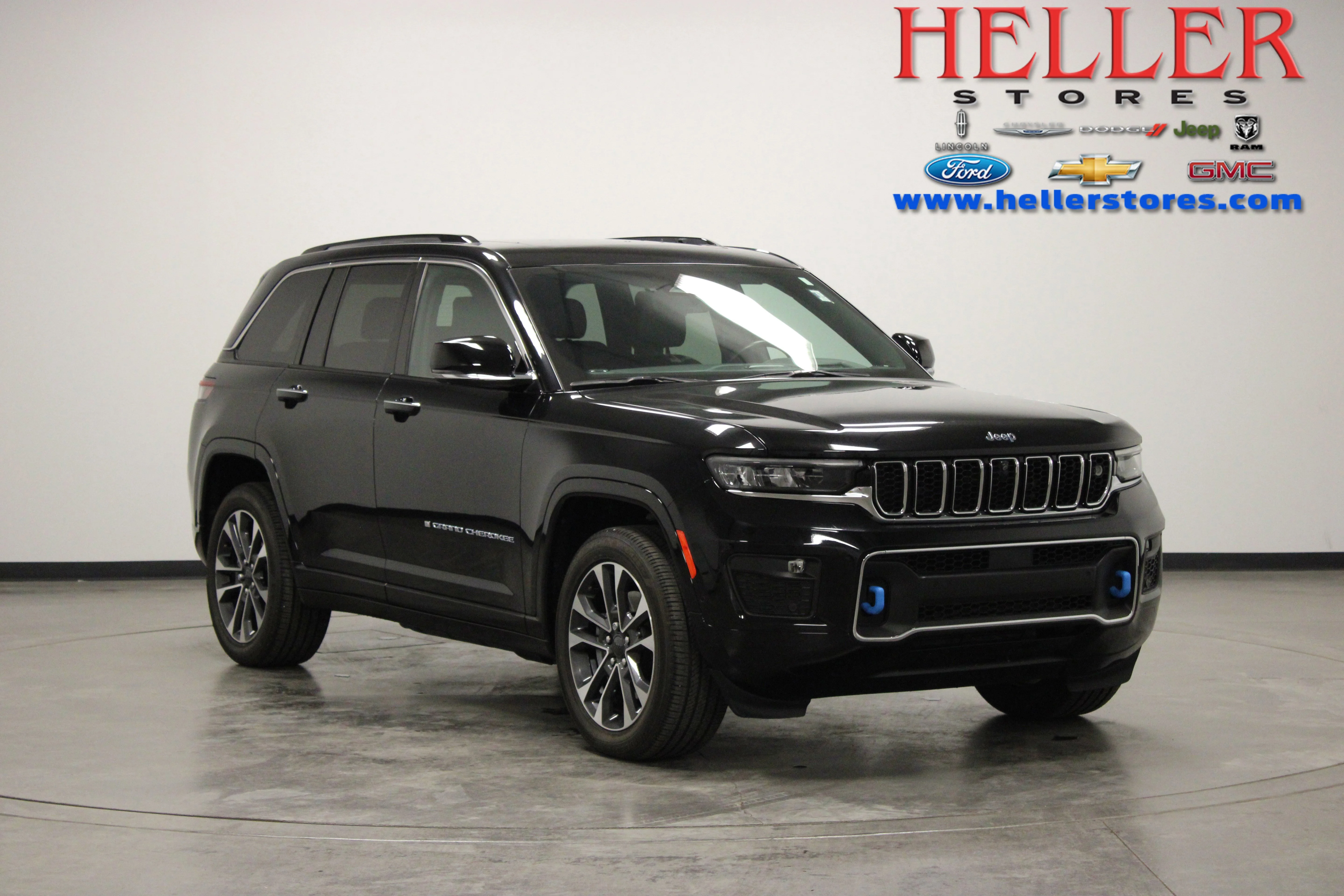Used 2023 Diamond Black Crystal Pearlcoat Jeep Overland 4xe image 1