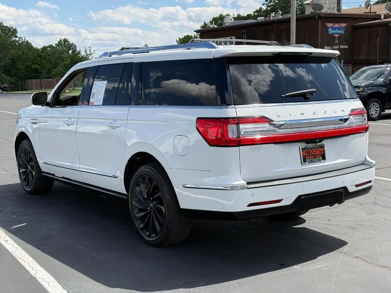Used 2021 Pristine White Lincoln Reserve image 6