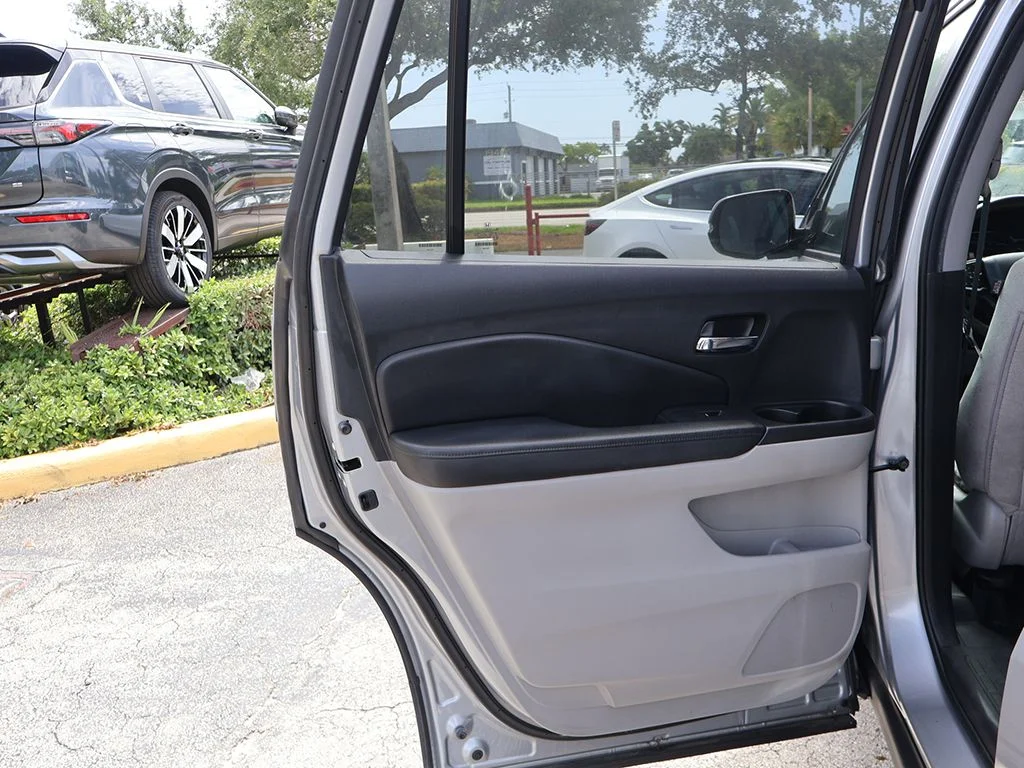 Used 2021 Silver Honda EX image 24