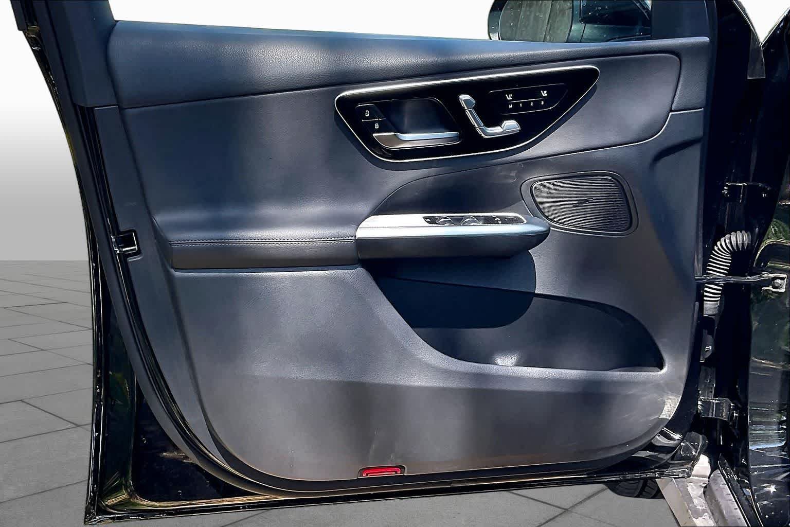New 2026 Obsidian Black Metallic Mercedes-Benz GLC 300 image 21