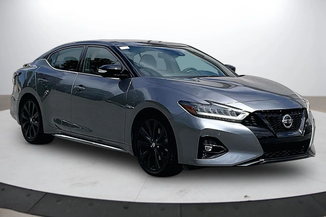 Certified Used 2021 Gray Nissan SR image 2