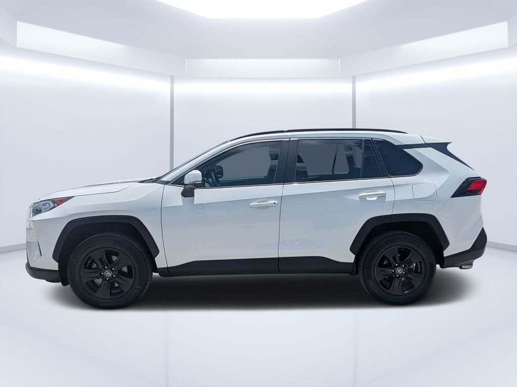 Used 2020 White Toyota XLE image 6