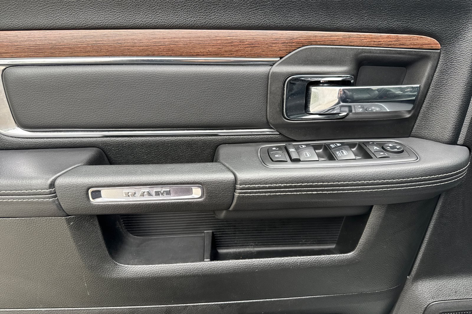 Used 2018 Bright White Clearcoat Ram Laramie image 11