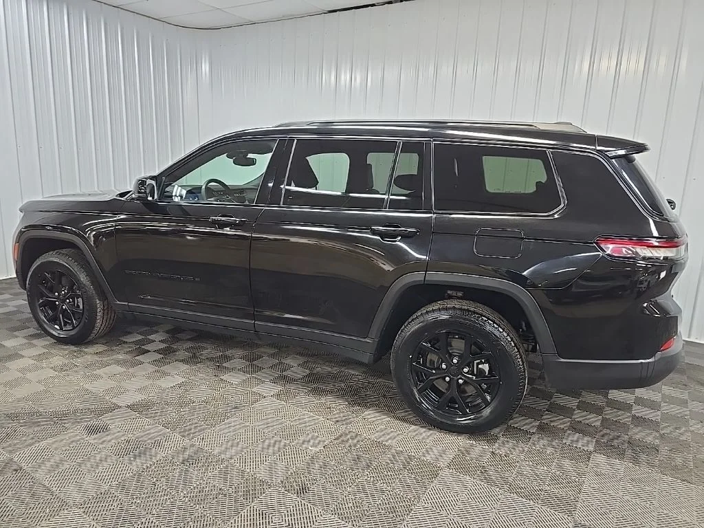 Used 2024 Black Jeep Altitude image 4